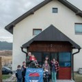 Skućili se zahvaljujući humanosti:„Srbi za Srbe” darivali kuću porodici Krstonić