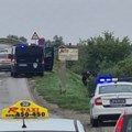 Bežao od policije, pa autom sleteo sa puta: Filmska potera u Novom Sadu: Za pljačkašem jurilo 5 vozila (foto)