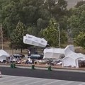 VIDEO Vetar opet oduvao Ćacilend: Šator napravio blokadu puta