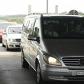 Zapalilo se putničko vozilo u zaustavnoj traci: Usporen saobraćaj kod petlje Vrčin ka Beogradu
