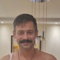 (Foto) slavlje do zore u domu Milana Vasića: Glumcu iscepali majicu, on ne skida osmeh nakon rođenja sina Despota