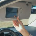 Evropska država kažnjava korišćenje ogledala na viziru za sunce u vozilima – čak i na semaforu