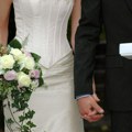 Mlada i mladoženja dobili poklon od svih sem njegovih roditelja: Šokirali su se kad su čuli za razlog