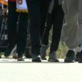 AP piše o maršu novopazarskih studenata ka Novom Sadu i nastojanju da prevaziđu etničke podele
