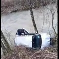 Auto završio u rijeci, vozač nemoćan – Sekunde su ga dijelile od tragedije: Hrabri Bjelopoljac skočio u pomoć bez razmišljanja…