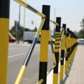 Jezive scene u Vranju: Vozač pokosio ogradu kod škole, pa zbrisao