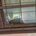 Razbijeno staklo na ambulanti u Starom Grackom kod Lipljana