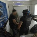 (Фото, видео) шкаљарац изручен Црној Гори: Терети се за тешка убиства: Полиција га спровела под ротацијама