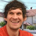 Ovo je kuća Bobija Marjanovića u rodnom Boljevcu. Ne odskače od komšijskih, a o tome kakav je bio kao dete kažu: "Tukla su ga…