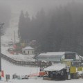 (FOTO) Sneg na Kopaoniku, kolovozi klizavi i pod maglom