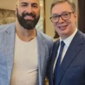 Obojica čekamo zlato iz Pariza Vučić u Skoplju sa čuvenim Perom Antićem: Poklonio mi je patike "Srbija 1" (video)