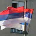 FOTO, VIDEO: Bez fame na Dan srpskog jedinstva - zastave u Novom Sadu na državnim ustanovama