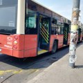 Teška nesreća u Zemunu: Autobus udario ženu na pešačkom prelazu FOTO