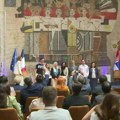 Ministarka Begović sa studentima iz Kragujevca, dobitnicima prve nagrade na Hakatonu