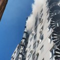 Plamen brzo lokalizovan: Požar izbio u stanu na devetom spratu zgrade u Novom Beogradu, jedna žena je evakuisana!