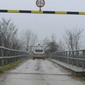 Bahatošću ugrožavaju živote: Signalni portali na mostovima kod Kraljeva na meti neodgovornih građana (foto)