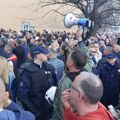 U Novom Sadu održan skup podrške nastavnicima koji drže nastavu: Prisustvovali i predstavnici gradskih vlasti (foto, video)