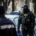 2 policajca završila u Urgentnom: Drama u Beogradu, par napao komšije pa nasrnuo i na policiju