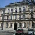 Maturanti Zemunske gimnazije izašli iz fizičke blokade zgrade: Ispunjeni im uslovi, oglasili se saopštenjem