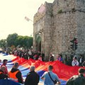 Veličanstven prizor u Nišu: Razvijena najveća srpska zastava