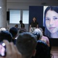 Fondacija devojčice stradale u "Ribnikaru", Angelina, poklonila maturske haljine i odela za decu bez roditelja
