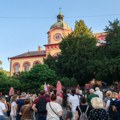 Održan protest u Sremskim Karlovcima, građani traže vanredne izbore