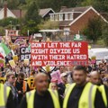 Protest u britanskom gradu Epingu zbog smeštaja u hotel tražilaca azila, troje uhapšeno