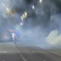 Suzavac pa juriš policije na demonstrante na Novom Beogradu