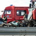 Automobil prešao u suprotnu traku, pa podleteo pod šleper, nastradao vozač Detalji nesreće kod Vladimiraca