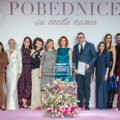 Wmg fondacija održala reviju "Pobednice": Emocije, zajedništvo i moda u borbi protiv karcinoma dojke