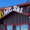 Ovaj Mekdonalds se nalazi na skijaškoj stazi i jedini je takav na svetu: Po burger bez skidanja skija (video)