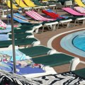'Juriš u zoru': Kako hoteli sprečavaju turiste da zauzimaju mesta peškirima