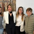 Neda Ukraden pred kamerama sa unucima digla glas protiv pevača koji prepevavaju tuđe pesme, pa spomenula svoj privatni biznis…