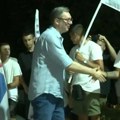 (Video) Vučić u Inđiji posetio Novosađane koji su peške krenuli na veliki skup: "Verujem u snagu ovih ljudi i u njihovu volju…
