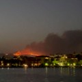 Deseci novih požara širom Grčke, na Rodosu evakuisano 19.000 ljudi