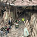FOTO: Srušila se škola u Rumuniji, četvoro dece zarobljeno u ruševinama