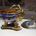 Svi bi da vide činiju iz koje je obedovao poslednji jugoslovenski monarh: Produžena izložba „Turen kralja Petra II“