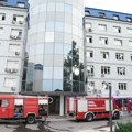 FOTO Požar u bolnici „Dr Dragiša Mišović“: Na teren izašlo 14 vatrogasaca