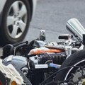 Teško povređen maloletnik na motoru