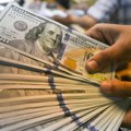 Dolar oštro pao nakon smanjenja kreditnog rejtinga SAD-a