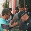 U Zaječaru uhapšen mušakarac zbog sumnje da je tokom protesta bacio flašu na vrata Gradske uprave
