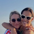 FOTO Zaboravljena srpska zvezda u zagrljaju Ane Ivanović: Pisala istoriju, a sada se zavetovala na ćutanje