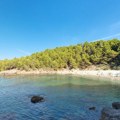 Haos na crnogorskoj obali: Devojka upala u nevolju na plaži Štrbina, angažovani i pomorski spasioci
