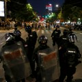 U Novom Sadu učesnici protesta posle MUP-a ispred zgrade BIA