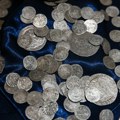 Kopao crve, našao riznicu sa 20.000 srebrnjaka FOTO