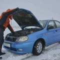 Pazite šta koristiite za svoj automobil - tečnost koja može da vam uništi motor tokom zime