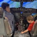 Dečak (5) pronašao grešku u pilotskom priručniku: Aviokompanija odmah reagovala na propust