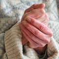 Ledene ruke i noge čak i kad je toplo: 6 okidača za stalno hladne prste koje ne treba ignorisati