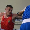 Almir Memić prošao kroz pravi rat u ringu, pa podeljenom odlukom savladao Kazahstanca na Beogradskom pobedniku