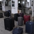 Scena na granici kakva se ne pamti! Žena iz kombija iznela 55 kofera - carinici zanemeli kada su ih otvorili (foto)